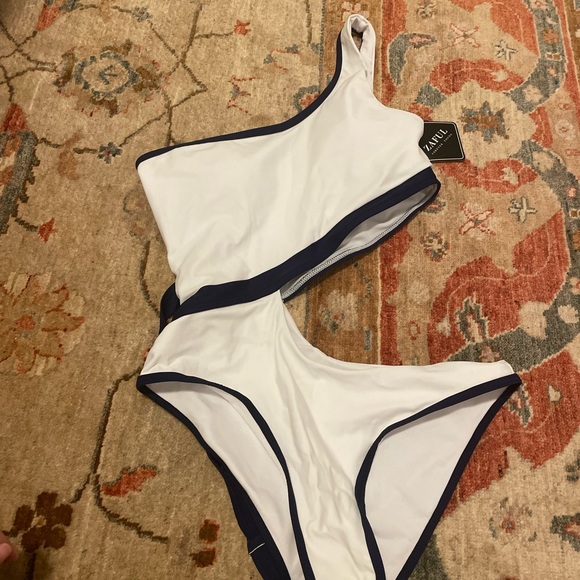 Zaful swimsuit - Picture 3 of 3